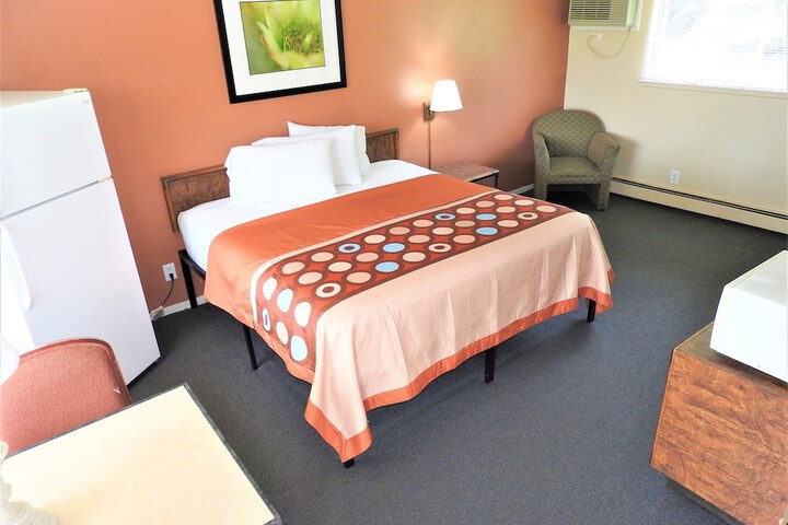 Room 5 of 11