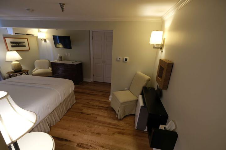 Room 62 of 77