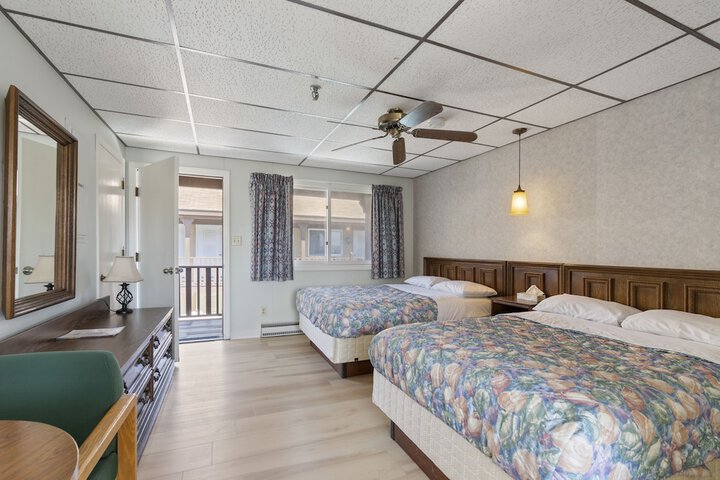Room 13 of 27