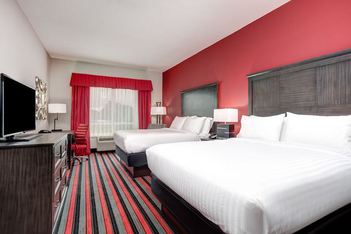 Holiday Inn & Suites Lafayette North by IHG