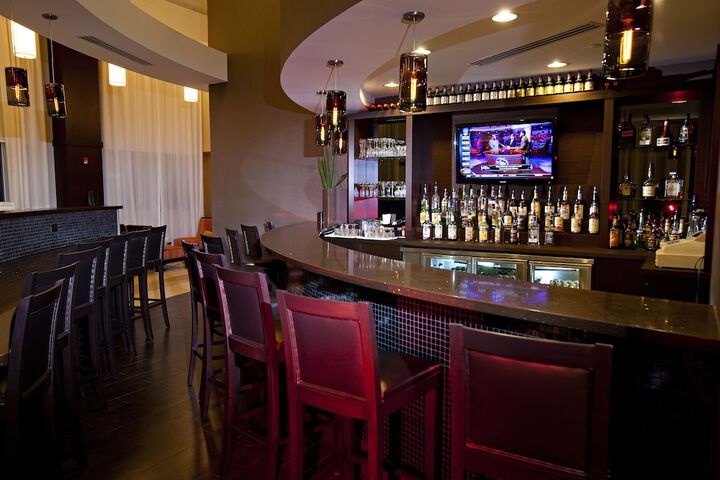Lounge 42 of 48