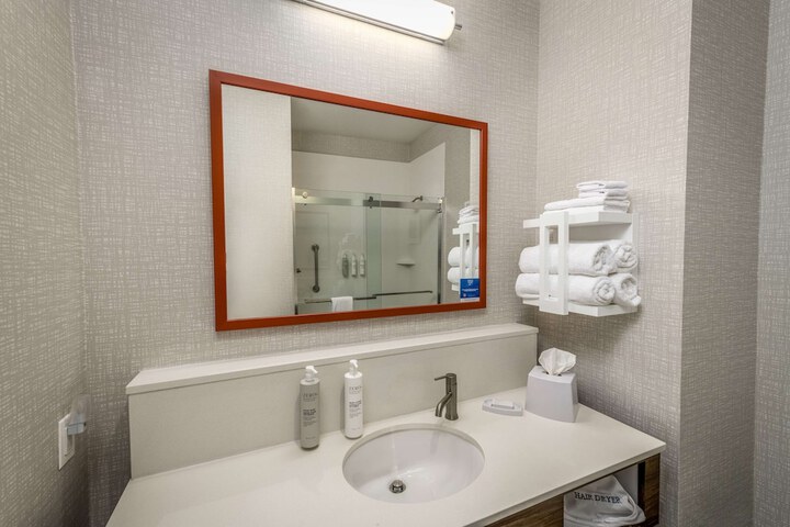 Hampton Inn & Suites Huntington Downtown