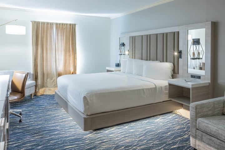 Inn on the Square an Ascend Collection Hotel