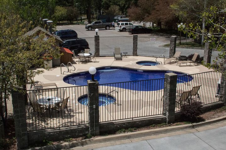 Pool 10 of 48