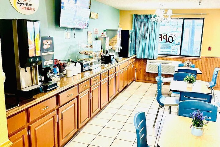 Breakfast/Coffee Service 35 of 46