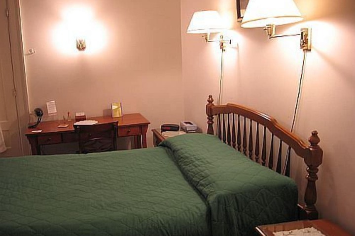 Room 18 of 38