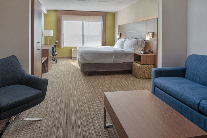 Holiday Inn Express & Suites Belleville by IHG