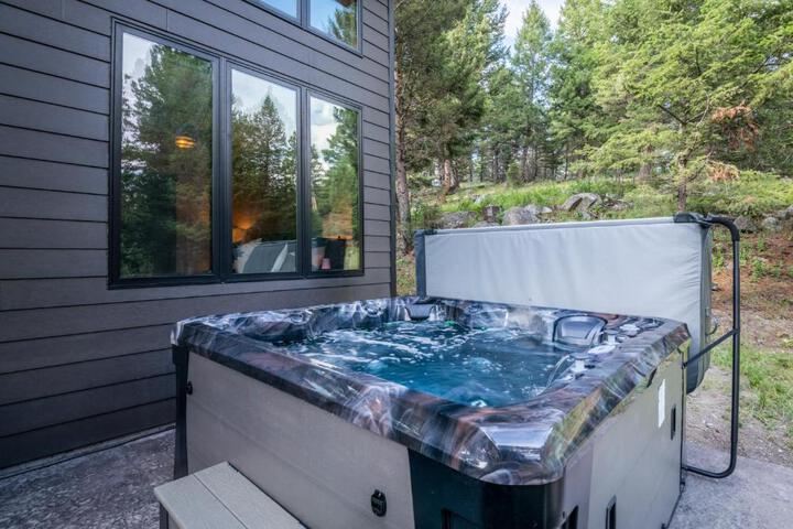 Granite Moose Hideaway Cabin