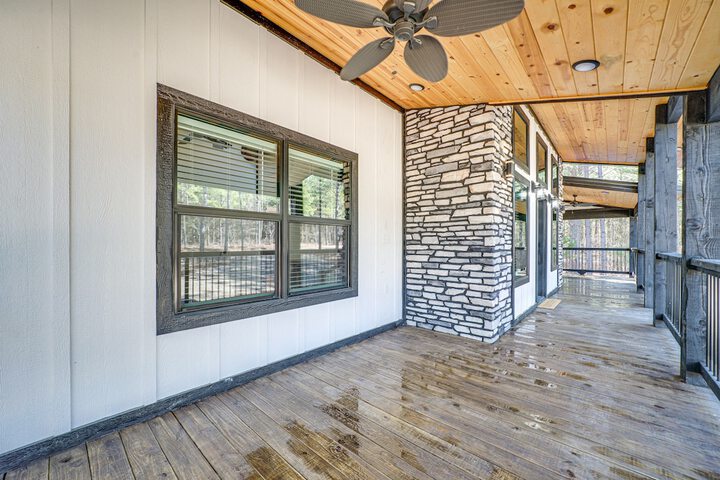 Near New Casino: Broken Bow Cabin w / Hot Tub