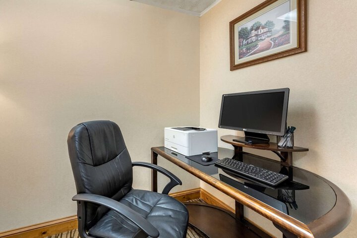 Business Center 52 of 55