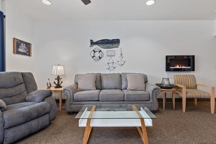 Beach House Inn & Suites