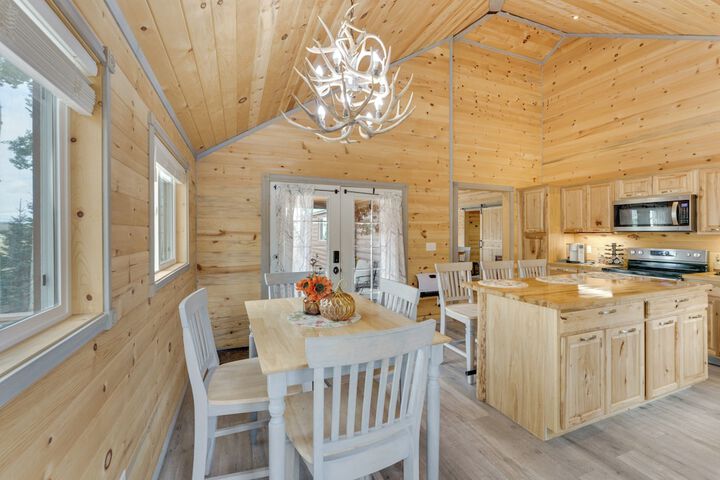 Mountain Views: Cabin in Fort Garland Near Hiking