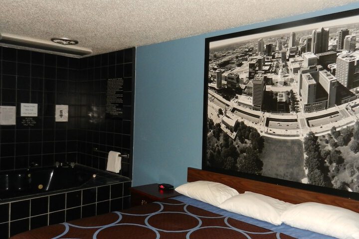 Room 34 of 46