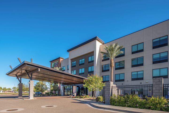 Holiday Inn Express & Suites Gilbert Mesa Gateway Airport by IHG