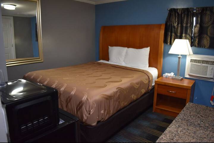 Pilgrim Inn & Cottages