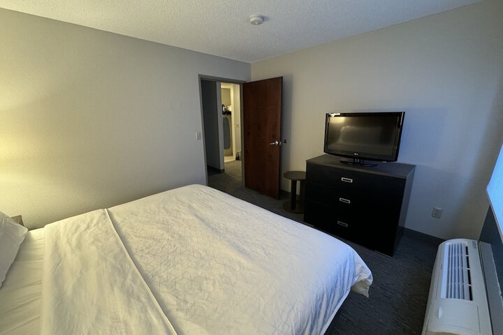 Room 32 of 82