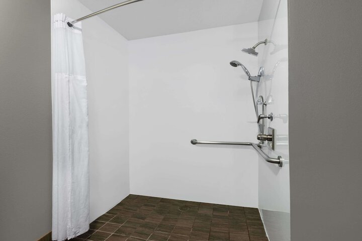 Room 16 of 24