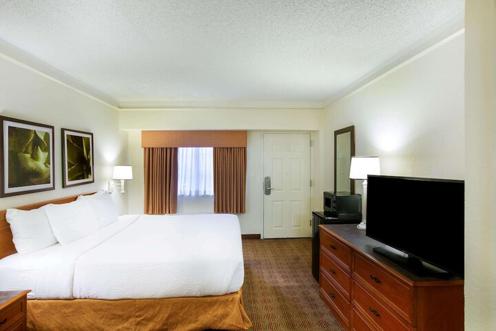 Room 20 of 33