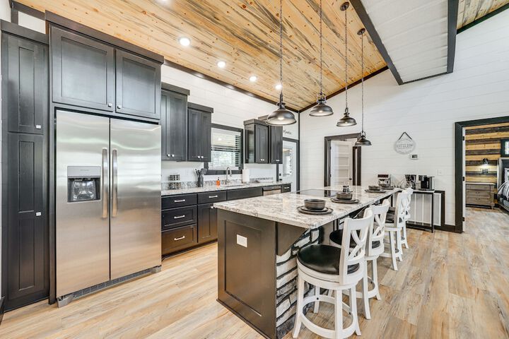 Near New Casino: Broken Bow Cabin w / Hot Tub