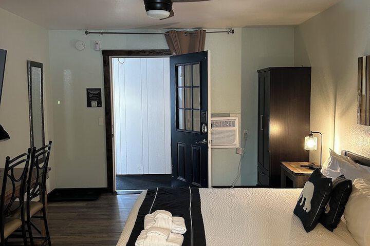 Room 10 of 90