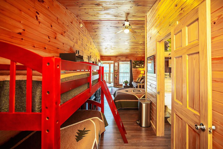 Bigfoot Lodge Room One