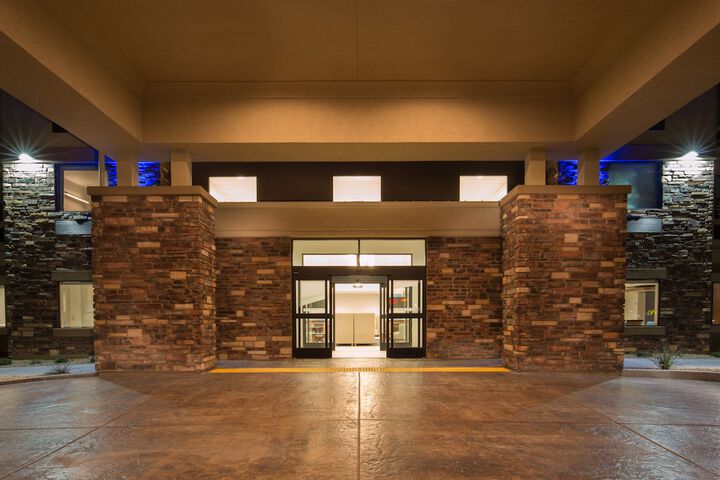 Hotel 5 of 39