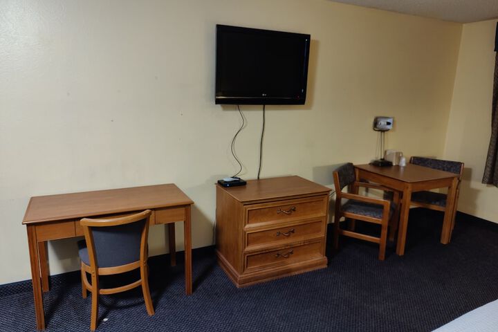Room 13 of 33