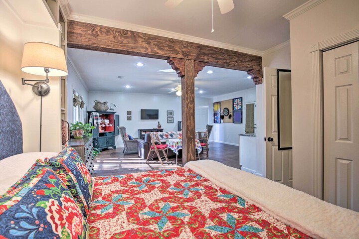Cozy & Quiet Studio w / Porch Near Scenic Railway!