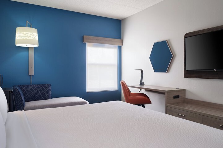 Holiday Inn Express Indianapolis Airport by IHG