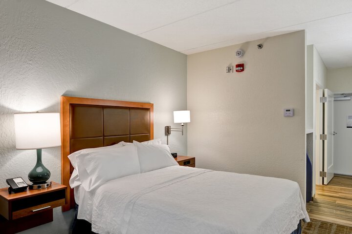 Room 28 of 70