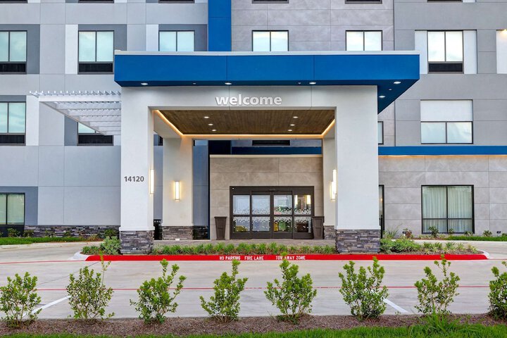 Hotel 6 of 77