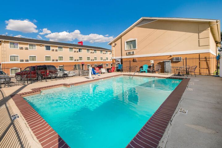 Pool 4 of 29