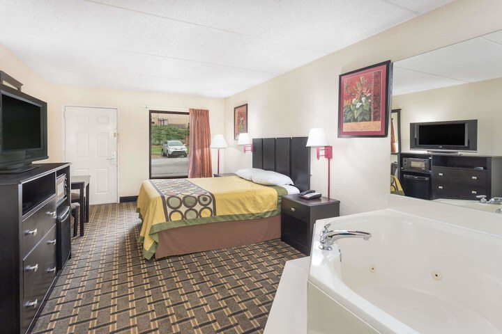 Room 10 of 19