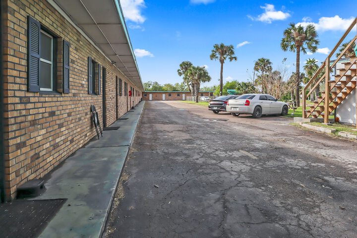 Mathis Motel