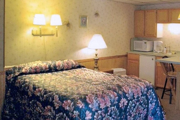 Room 10 of 13