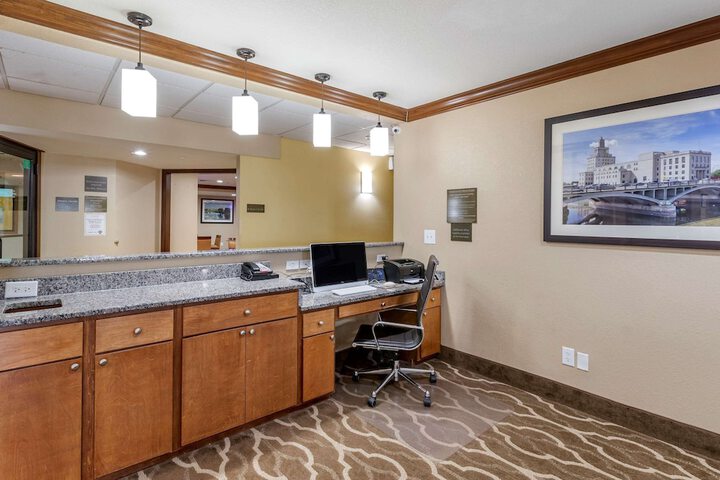 Business Center 86 of 90