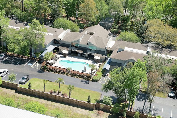 Hotel Exterior 44 of 45