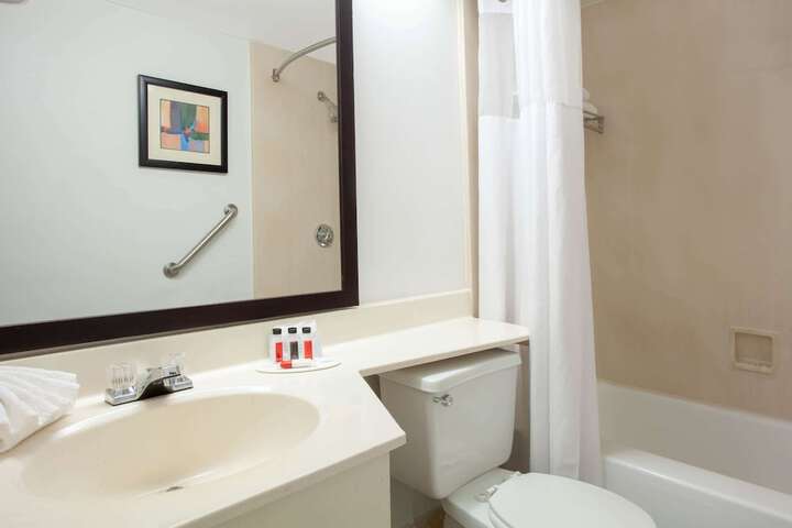 Room 32 of 45