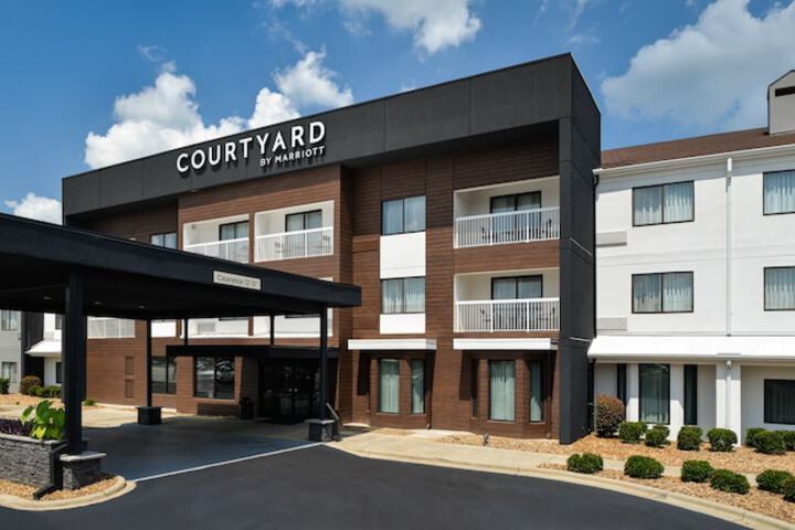Courtyard by Marriott Charlotte / Matthews