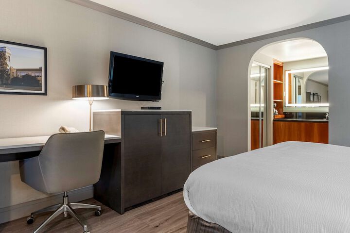 Room 9 of 37