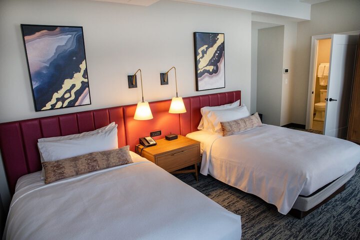 BLU-Tique Akron, a Tribute Portfolio Hotel