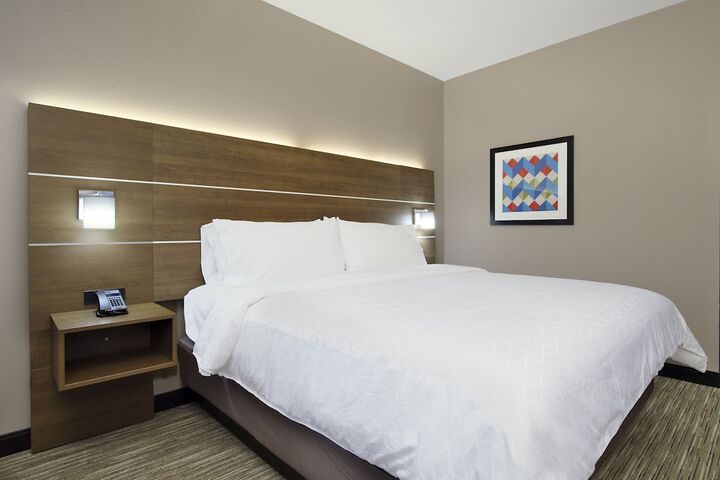Holiday Inn Express & Suites Dallas-Frisco NW Toyota Stdm by IHG