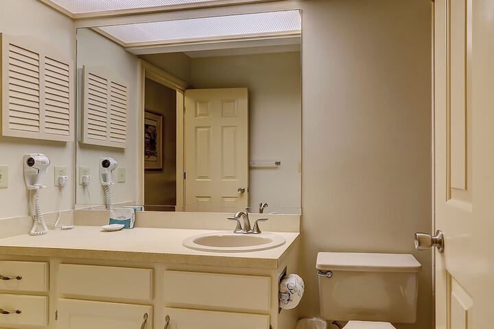 Room 48 of 121