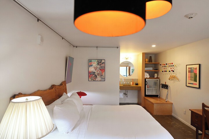 Room 44 of 127
