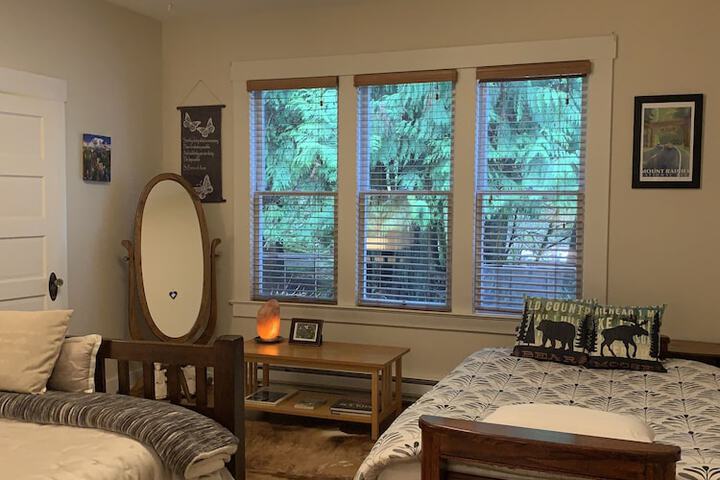 Mountain Meadows Inn