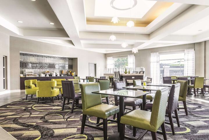 La Quinta Inn & Suites by Wyndham Alexandria Airport