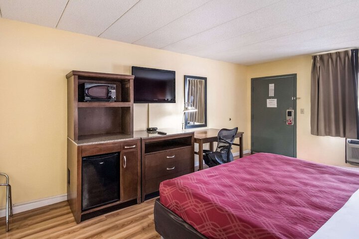 Room 18 of 28