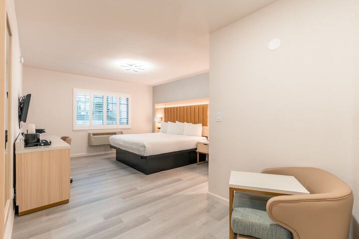 Room 13 of 26