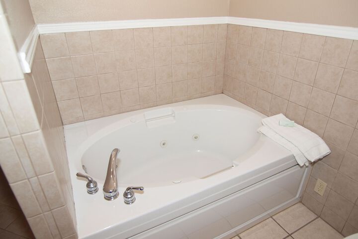 Hot Tub 55 of 68