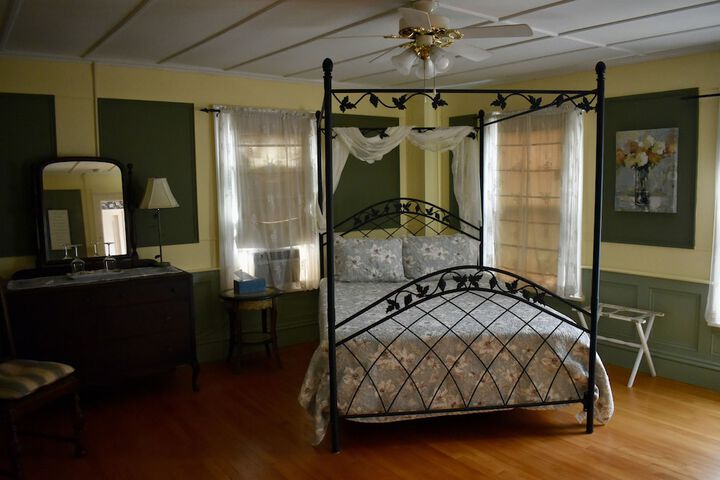 Room 14 of 64